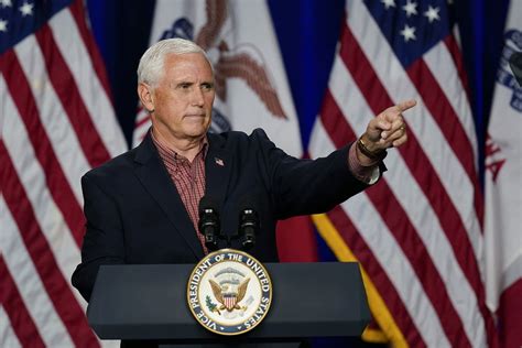 What role does the us vice president play under the us constitution and how is the position chosen? Vice President Mike Pence to hold rally in Des Moines Thursday