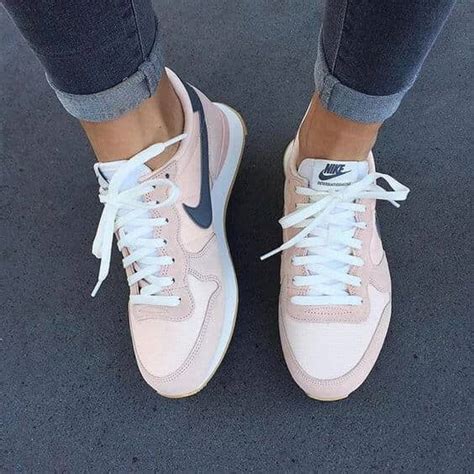 33 Ideas How To Wear Your Sneakers In This Summer