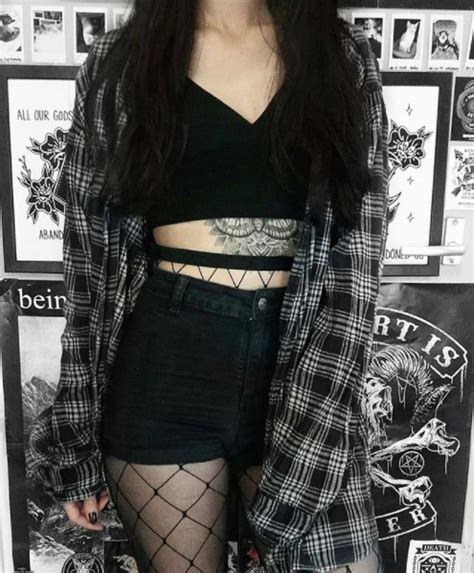 grunge fashion | grunge outfit | grunge style | how to ... Grunge aesthetic outfits (fall/winter 2019).