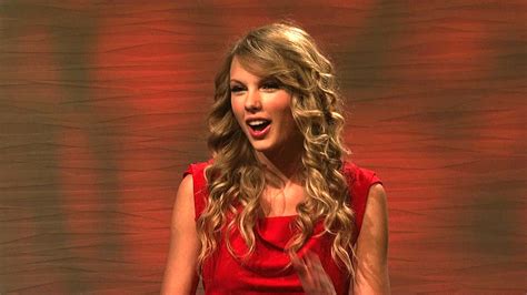 Watch Hollywood Dish With Taylor Swift From Saturday Night Live