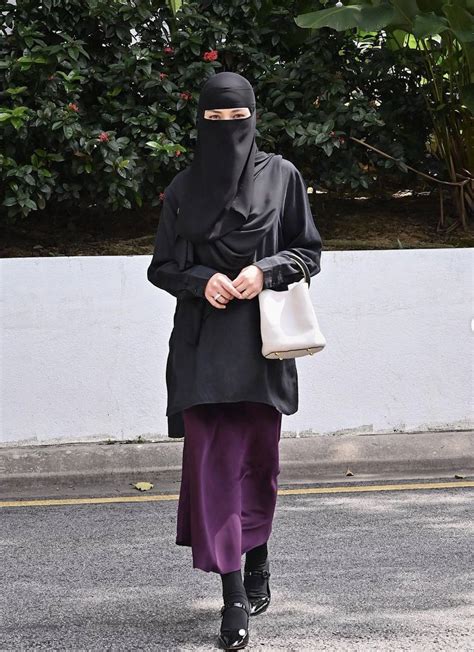 Neelofa has said, however, that she would disregard public comments and criticism of her launch. Neelofa Kini Paling Ramai Pengikut Instagram Di Malaysia ...