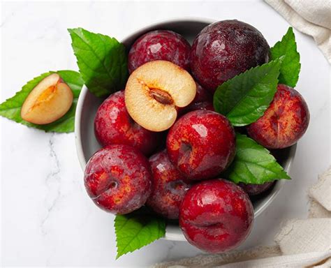 Plum Benefits 5 Reasons You Should Add This Fruit To Your Diet
