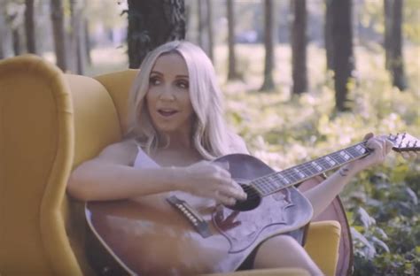 See Ashley Monroe S Nature Inspired Video For Wild Love