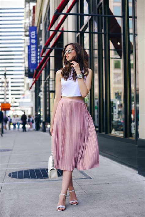 I've worn this skirt with a tee and sneakers here. 15 Sexy Crop Top Outfits To Rock In Summer - Styleoholic