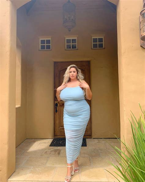 Pin By Somelikeitcurvy On Lauren Sangster Plus Size Outfits Bodycon