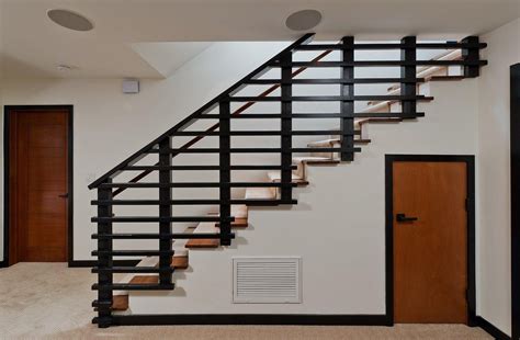 I had seen plenty of horizontal railings, but none had struck my fancy. Horizontal Railing Black | Staircase design, Handrail ...