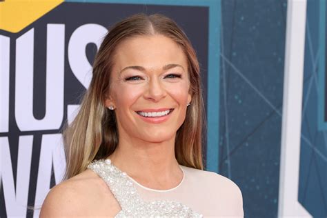 Leann Rimes Shows Off Toned Bikini Bod In New Beach Yoga Photo Parade