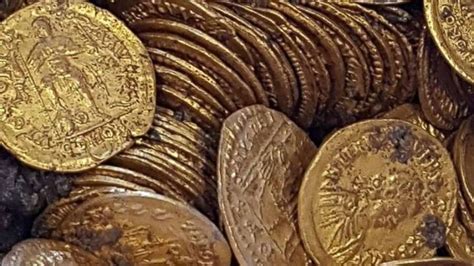 Hundreds Of Gold Coins Dating To Romes Imperial Era Found In Italy