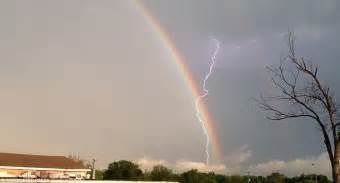 Lightning Bolt During Double Rainbow In Ohio Daily Mail Online