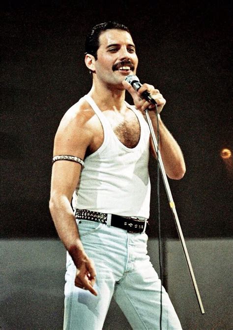 Hammer to fall live at live aid, wembley stadium, 13th july 1985 — queen. Live Aid Freddie | Freddie mercury, Fredy mercury, Mercury