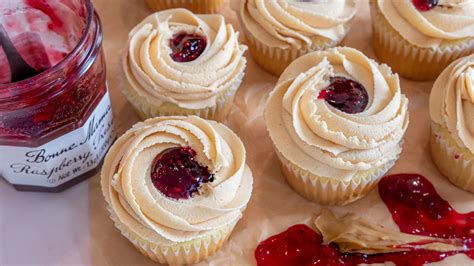 Easy Peanut Butter And Jelly Cupcake Recipe