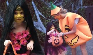 Roxy Jacenko And Daughter Pixie Don Face Paint Before Halloween Party