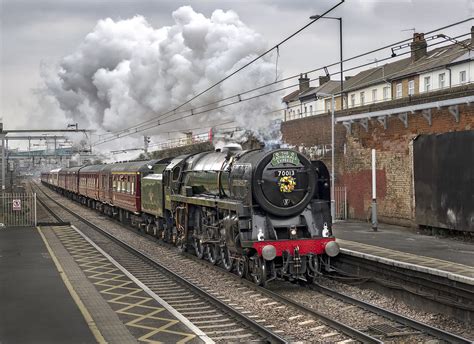 70013 Br Standard Pacific 70013 Oliver Cromwell Passes F Flickr