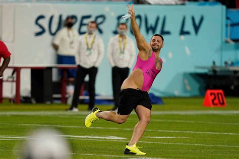 Super Bowl Liv Streaker Hot Sex Picture