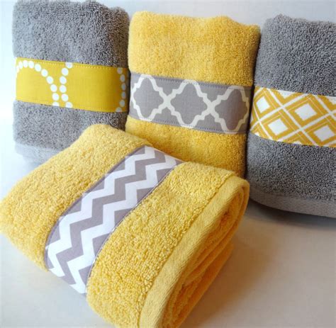 Use our wholesale towels to keep your guests dry and warm at your spa in addition to bath, pool, and hand towels, we also sell bath mats, washcloths, and bath robes to meet. 25+ bästa Yellow towels idéerna på Pinterest