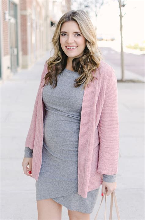 31 Stunning Maternity Outfits To Flaunt The Baby Bump