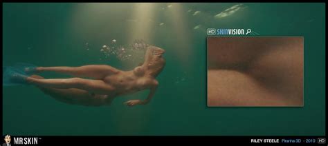 Piranha 3dd Gets Tit Illating Trailer Despite Release