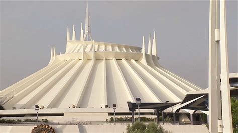 Space Mountain To Return To Classic Theme Abc7 Los Angeles