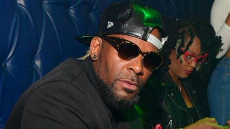 R Kelly Accuser Claims He Admitted To Having Sex With Aaliyahs Mother