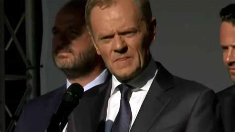 Lider po podczas wiecu mówił m.in. Donald Tusk wrócił. W Gdańsku wygłosił przemówienie, które ...