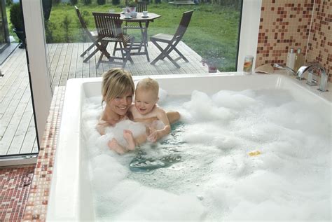 whirlpool and air bubble woodbridge deluxe acrylic freestanding bathtub combine with whirlpool and air bubble jets in one tub. Whirlpool vs Air tub