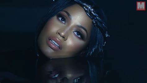 Nicki Minaj se inunda de recuerdos en su vídeo Regret In Your Tears