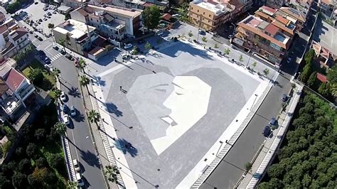 Piazza Del Bacio Sublime A Fiumefreddo Di Sicilia Sicilia Magica