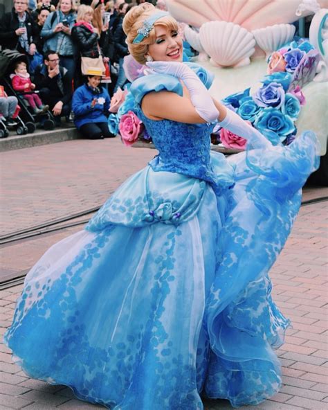Princess Cinderella 👑💙 Disneyland Princess Disney Princess Cosplay