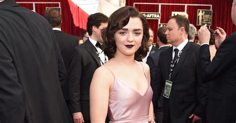 Maisie Williams Wears A Pink Silk Gown To The 2017 Sag Awards Red