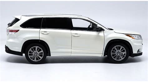 118 Scale Toyota Highlander 2015 White Diecast Car Model Dealer