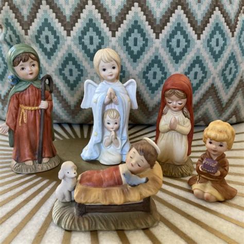 Vintage Lefton Nativity Set Away In A Manger 5 Porcelain Figures