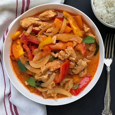 Its lusciously creamy, loaded with flavor and super simple to make all in one skillet. Thai Chicken Curry in Coconut Milk | Recipe | Curry ...