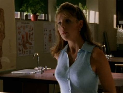 Critiquing Fashion Of Buffy The Vampire Slayer — Season 1 Episode 1