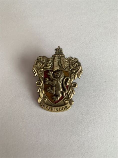 Harry Potter Enamel Pin Gryffindor Crest Ebay