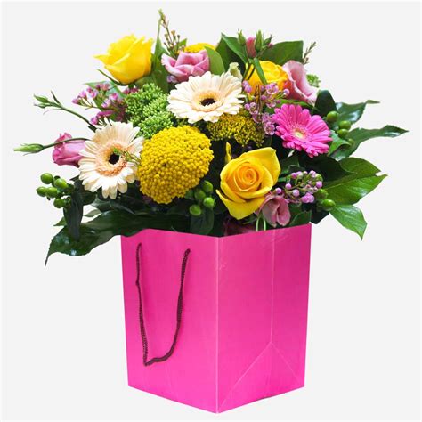 Send flowers usa like roses, carnations, lilies throughout usa for occasions like birthdays, anniversaries. Send flowers to the UK from Australia.