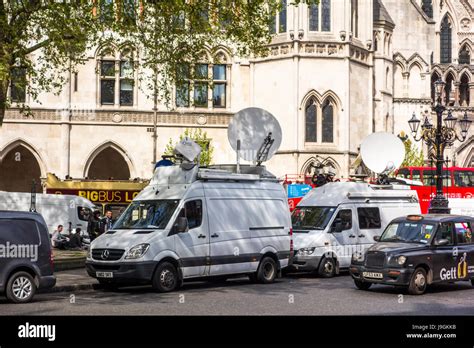 Television Tv Outside Broadcast Ob Vans Outside Royal Courts Of