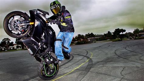 Check Out The Guide To Become A Motorcycle Stunt Rider