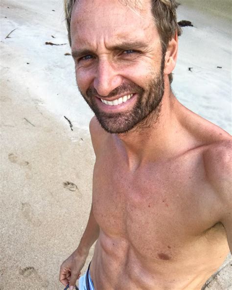 Finde diesen pin und vieles mehr auf earth hour 2011 video & foto von e si è letteralmente tuffato nell'evento anche il campione di nuoto massimiliano rosolino che nel. Massimiliano Rosolino debutta al cinema per omaggiare ...