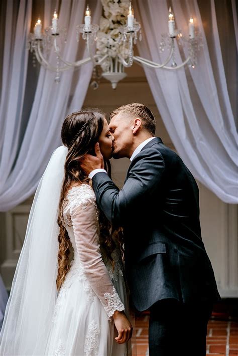 First Kiss At This Beautiful Estate Wedding Image By Karina And Maks