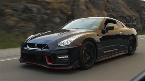 Born from maverick engineering and a desire to win. 2017 Nissan GT-R Nismo Review - The R35 Gets a Makeover ...