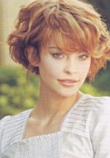 10 Ace Short Hairstyles For Coarse Wavy Hair