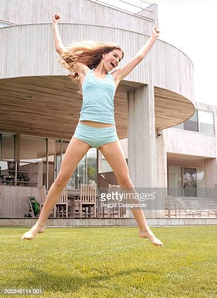 Fille En Culotte Photos Et Images De Collection Getty Images