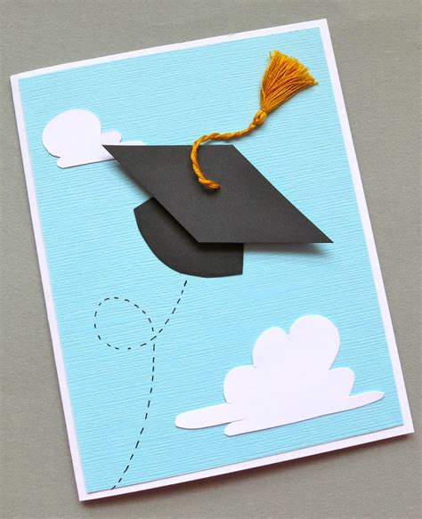 Use red and black cardstock to create the gown and cap shape. mmmcrafts: simple grad card