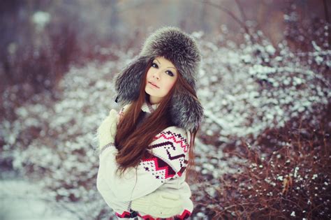 Wallpaper Women Outdoors Model Red Hat Snow Winter Gloves