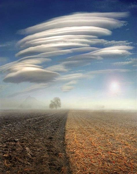 Lenticular Clouds Altocumulus Lenticularis Are Stationary Lens Shaped