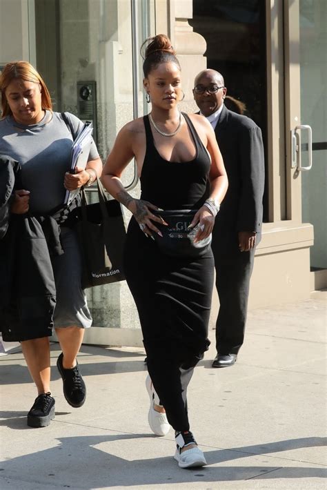 rihanna busty singer braless downblouse pictures