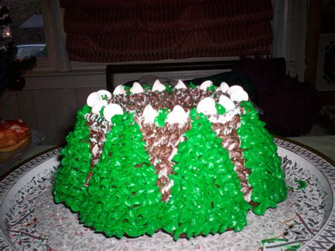 Stuffing in a bundt pan. Bundt Cake Christmas Trees. | Christmas cake, Bundt cake, Christmas wreaths