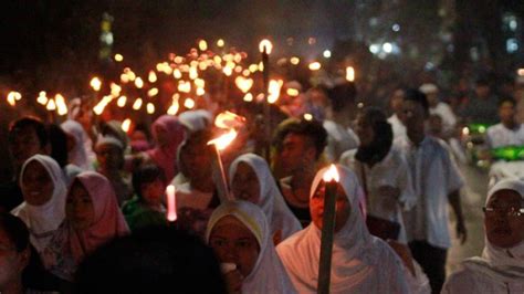 Send across happy islamic new year images, islamic new year greetings messages and islamic hijri new year wishes to everyone around you to make these celebrations last forever. Muslims in Indonesia Celebrate Islamic New Year - News en ...