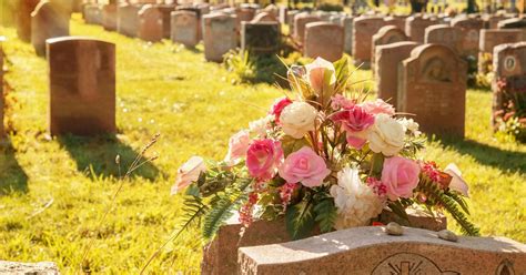 A Guide To Green Funerals From Burial Methods To Celebrations