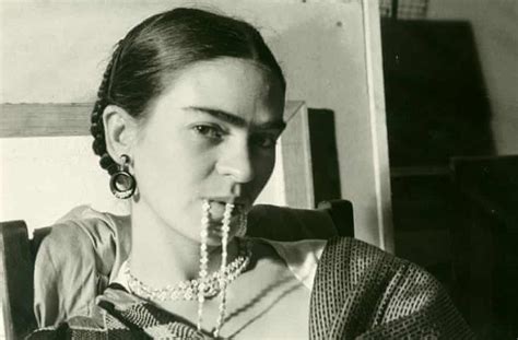 Frida Kahlo Why We Cant Look Away From The Worlds First Selfie
